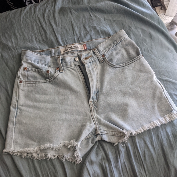 Levi's 501 shorts - Picture 2 of 3